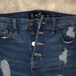 Button up Hollister ripped jeans💙